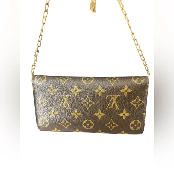 Louis Vuitton Portefeuille International Monogram
Wallet - Picture 2 of 10